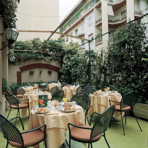 http://photos3.hotelsearch.com/0029/1902/panama-garden-roma.jpg